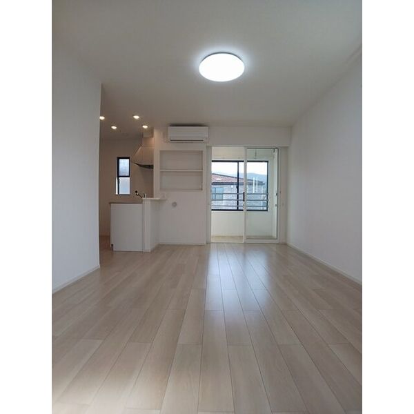 ModernVilla二の岡A 室内写真1