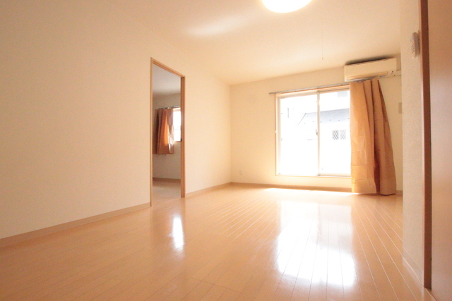 ＷＡＦＦＵＬ ＨＩＬＬＳ ＭＯＭ 室内写真1
