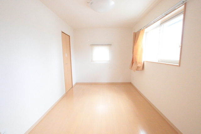 ＷＡＦＦＵＬ ＨＩＬＬＳ ＭＯＭ 室内写真3
