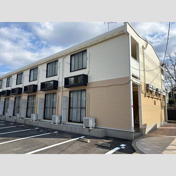 レオパレスPraise 建物画像