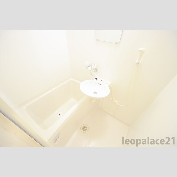 レオパレスメゾネット島 室内写真4