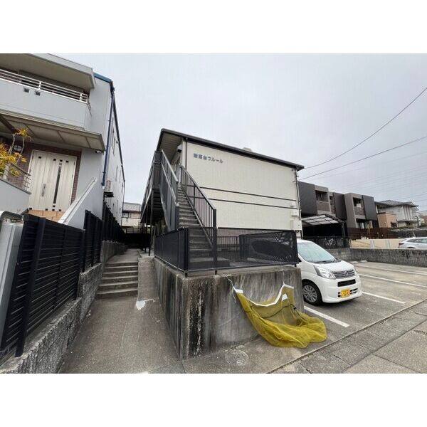 猪高台フルール 建物画像