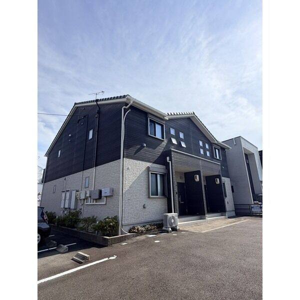 コンフォール片坪 建物画像