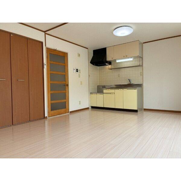 Surplus　Two　Ichikawa　B 室内写真1