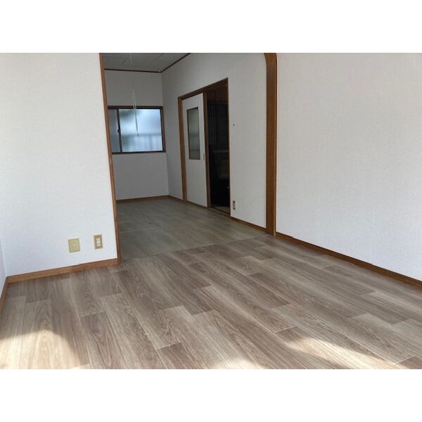 高井田車庫付き戸建 室内写真2