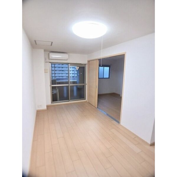 forestage 西院 室内写真1