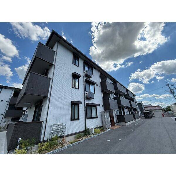 シャルール 建物画像