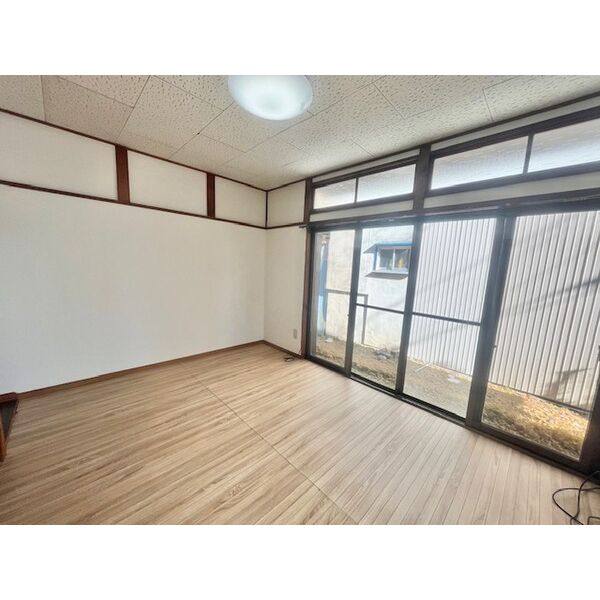 諏訪山1丁目貸家 室内写真1