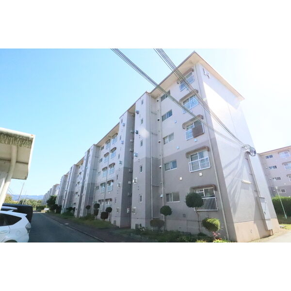 公社清和台住宅団地15号棟