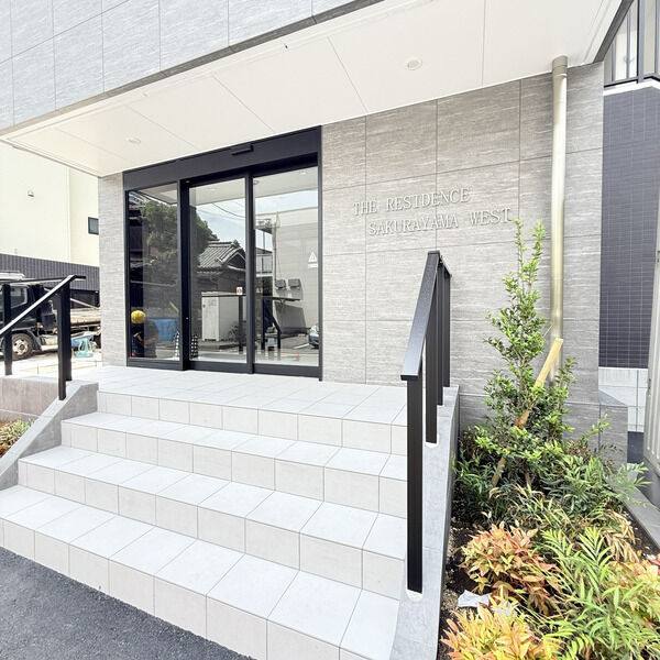 THE RESIDENCE SAKURAYAMA WEST 建物画像