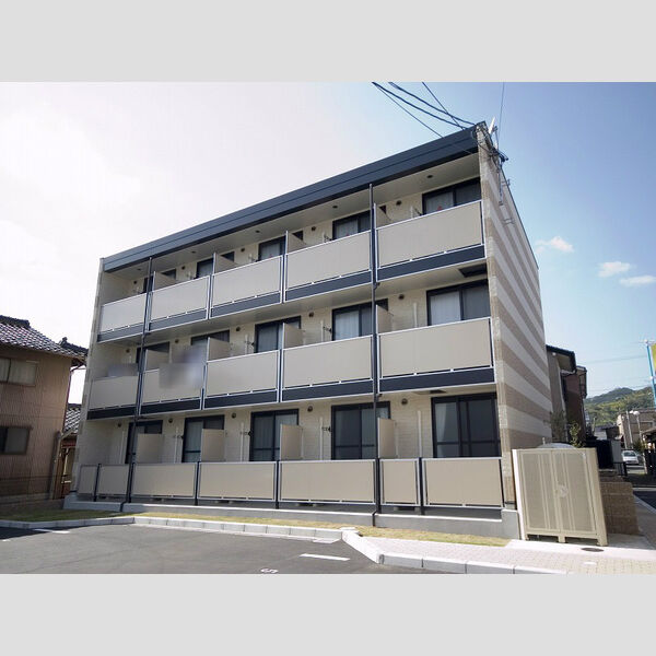 レオパレス西駅前