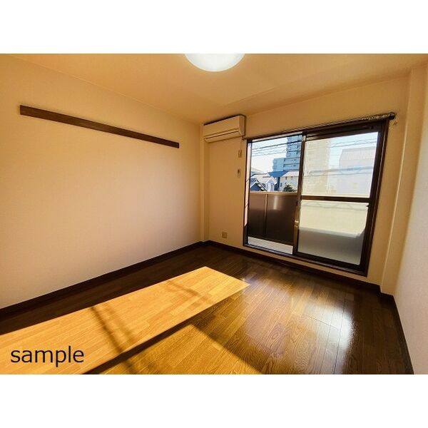 Surplus Vis-a-Vis B 室内写真1