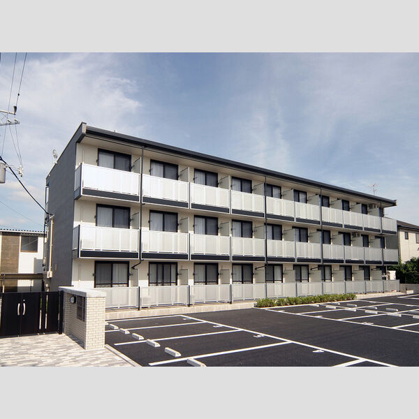レオパレストラストワーズィ 建物画像