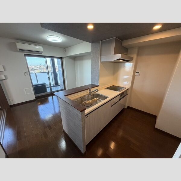プレミアム菱屋西 室内写真5