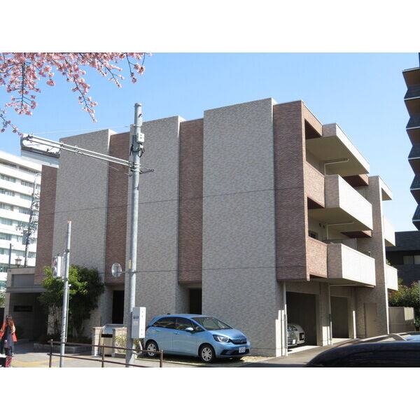 マルーン白壁 建物画像