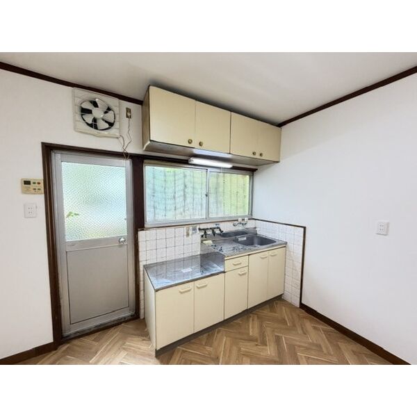 伊加賀南町連棟貸家 室内写真1