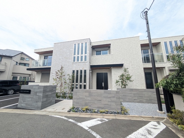 ＧＲＡＣＥ ＣＯＵＲＴ ＹＡＷＡＴＡ
