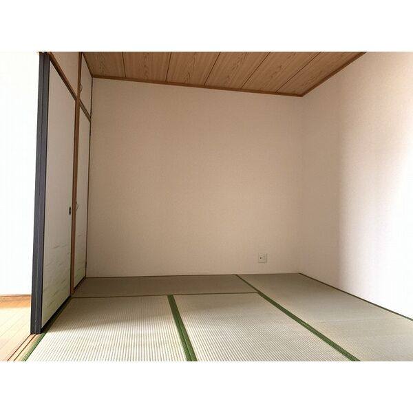 Surplus　UEJI 室内写真5