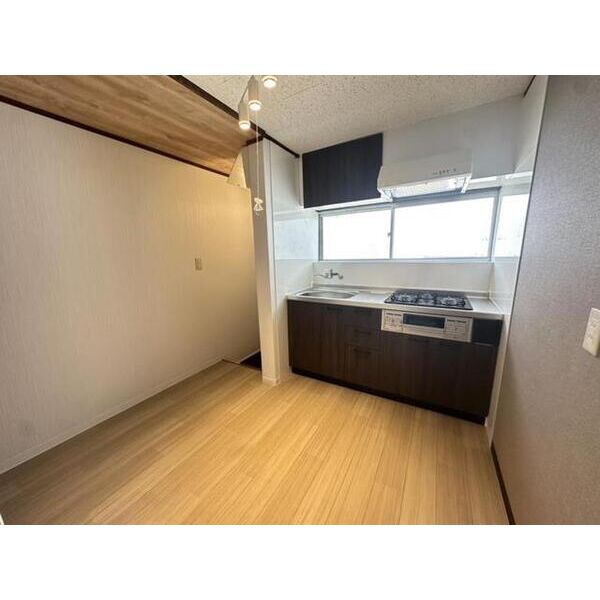 上ノ島町テラスハウス 室内写真1