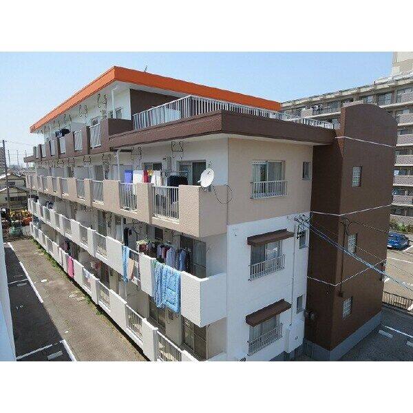 エステート伊奈 建物画像
