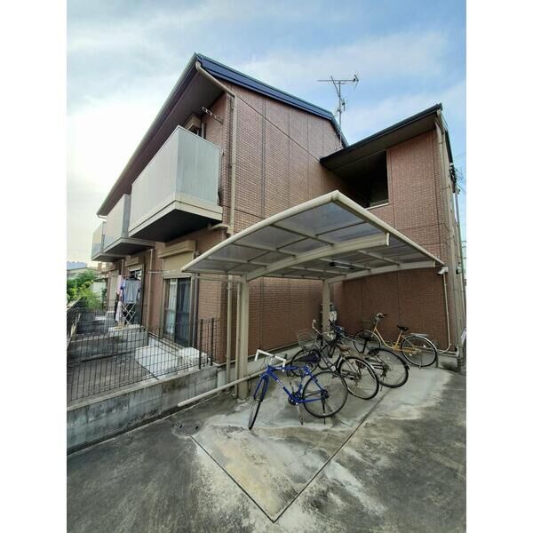 クリサンスコート 建物画像