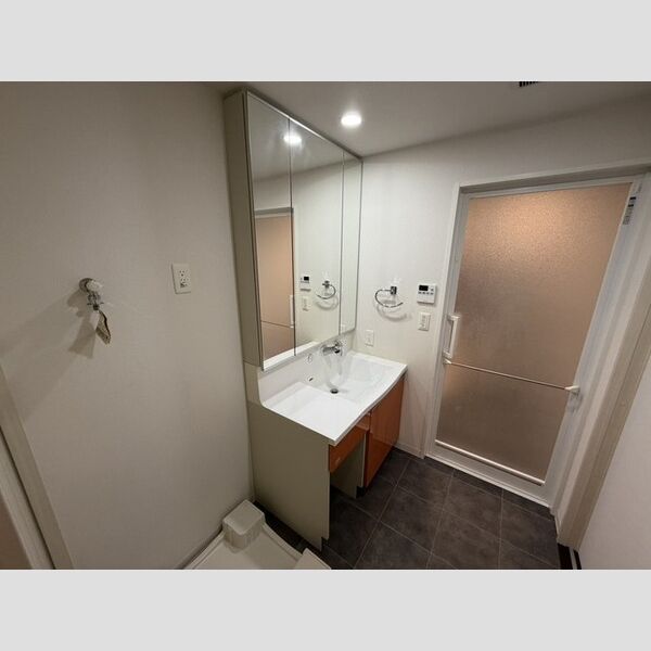 プレミアム菱屋西 室内写真8