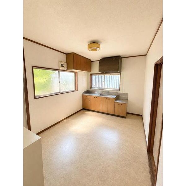 八街市八街い 2階建 5DK 室内写真2
