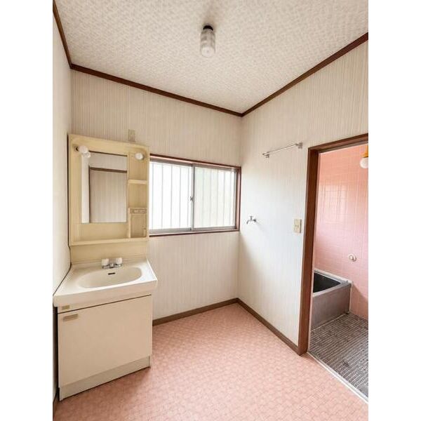 八街市八街い 2階建 5DK 室内写真3