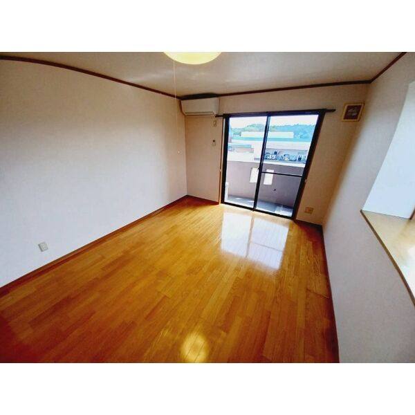 マンション芸濃 室内写真1