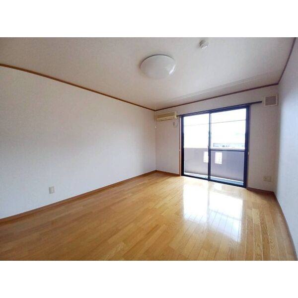 マンション芸濃 室内写真1