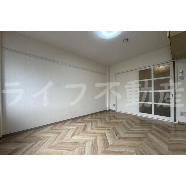 ロイヤル柏原 室内写真1