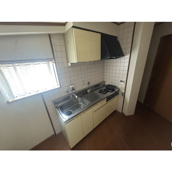 山下町4丁目戸建 室内写真3