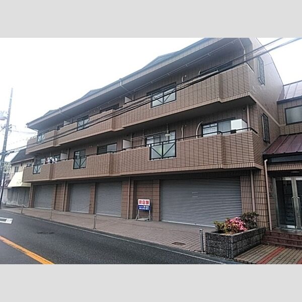 稲善マンション 住居