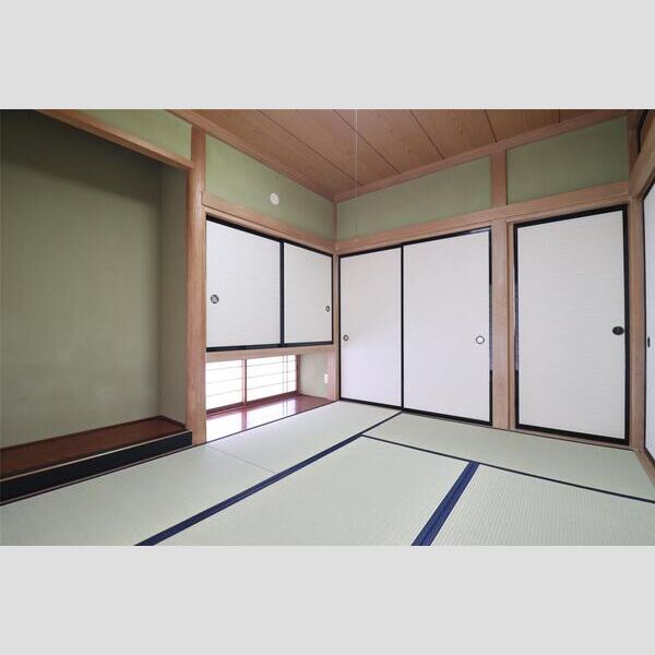 於呂戸建て貸家 室内写真3