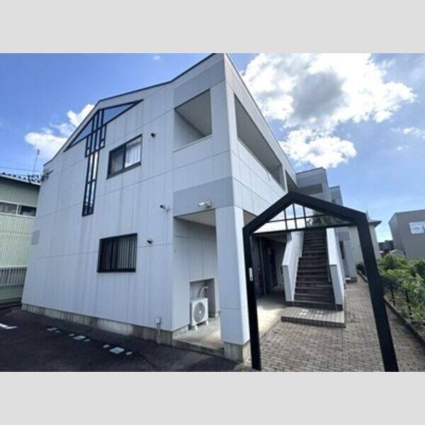 メイ・ナナラ 建物画像