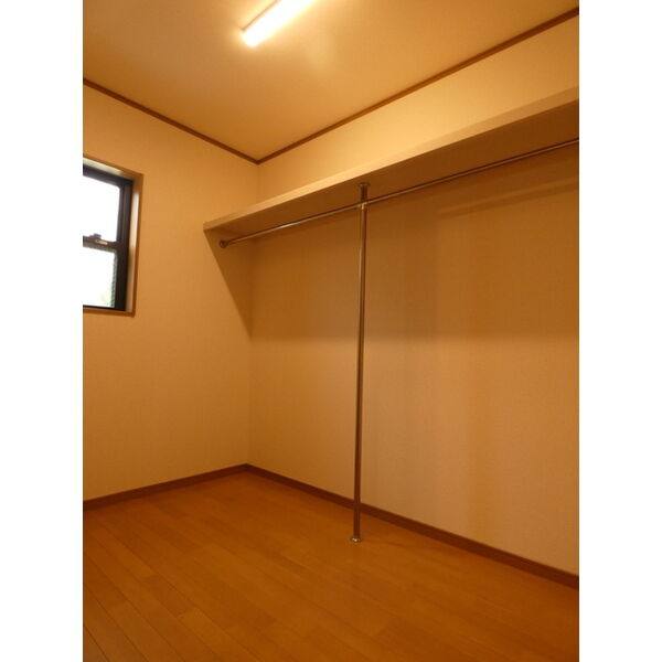 西区枇杷島1丁目戸建 室内写真3