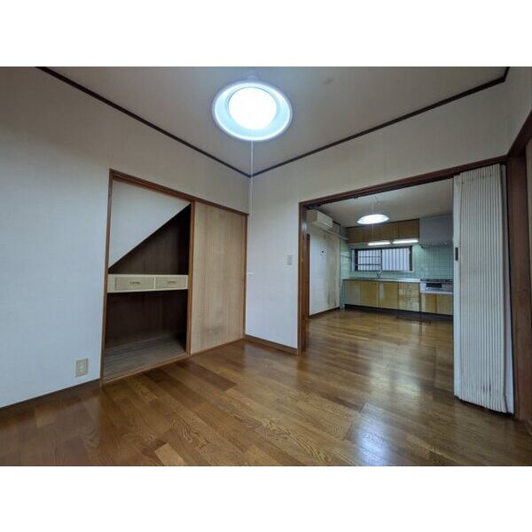 成滝戸建て 室内写真1