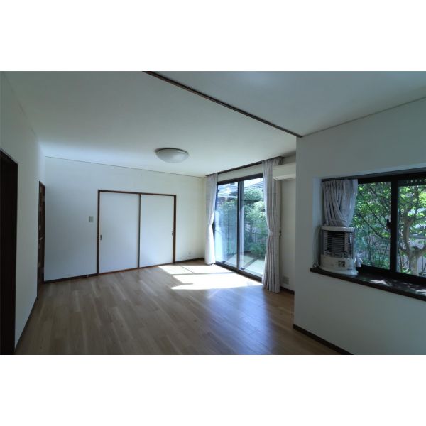 美原一丁目戸建て 室内写真1