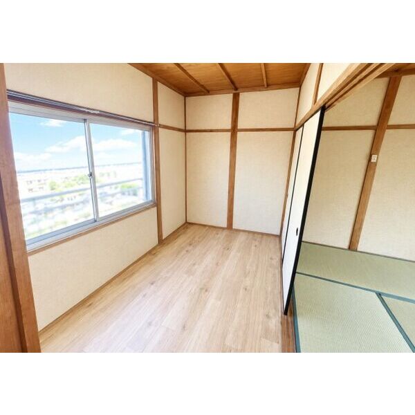 山手のちいさなテラスハウス 室内写真1
