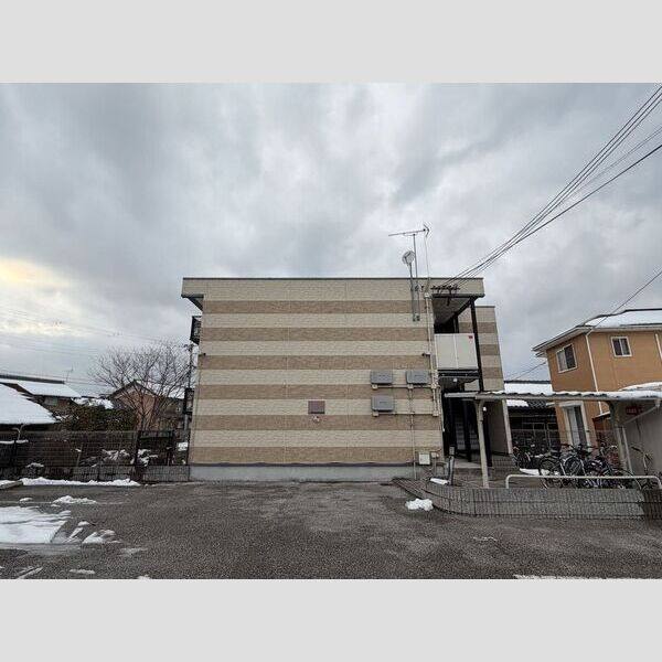 レオパレスクロスロード栄町