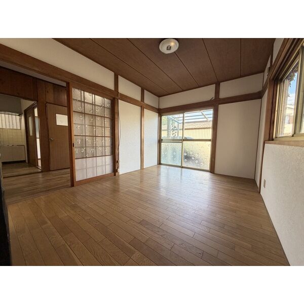 鶴原2丁目戸建 室内写真2