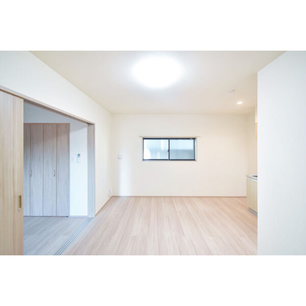 NAGI TAKEDA 室内写真1