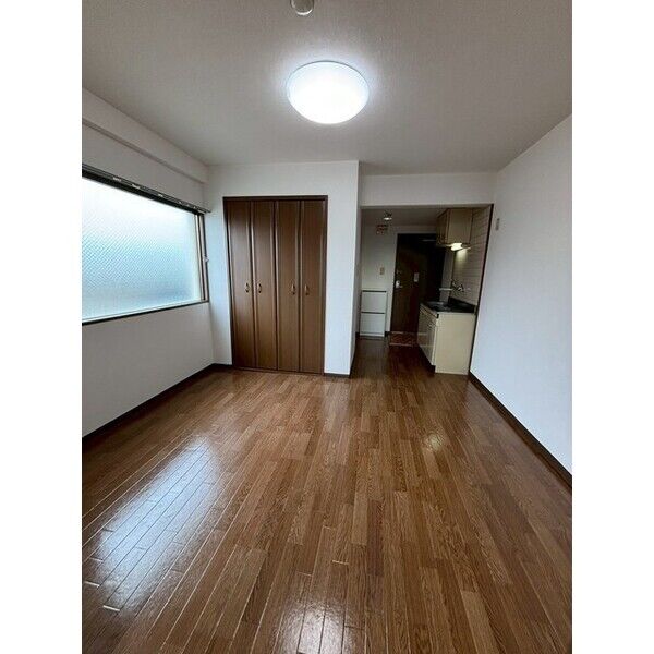 Tiffany Heights 室内写真2