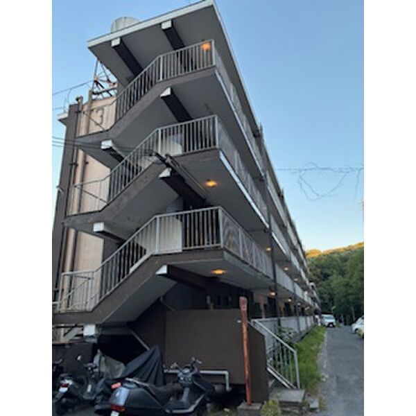 ヴィラナリー雲雀丘3号棟 建物画像