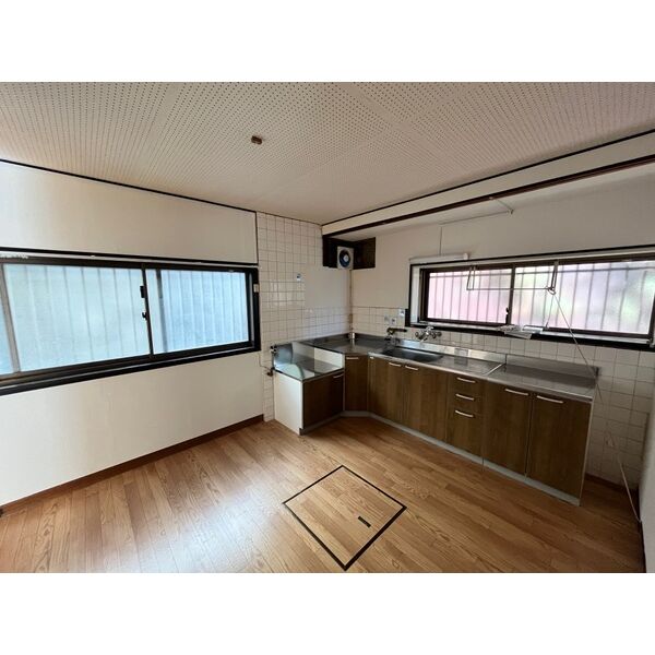 王居殿三丁目貸戸建 室内写真2