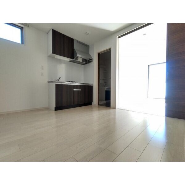 F asecia rutil 室内写真1