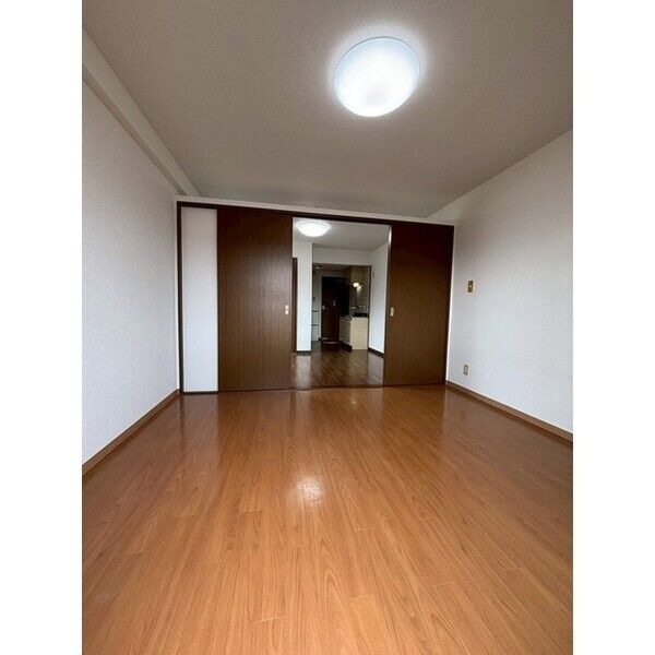 Tiffany Heights 室内写真3