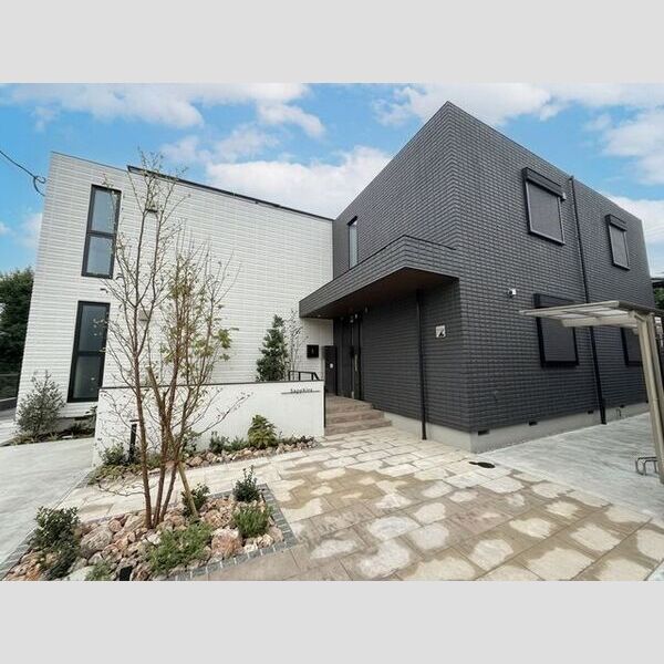 ネプトゥーヌス 建物画像