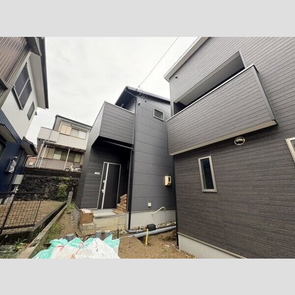 Land court 成岩駅 D