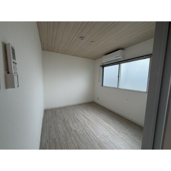 Grace Kamori 室内写真1